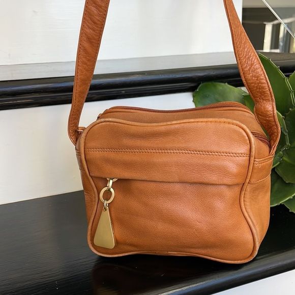 Sharif,
genuine, leather, Crossbody shoulder handbag purse - Picture 2 of 9